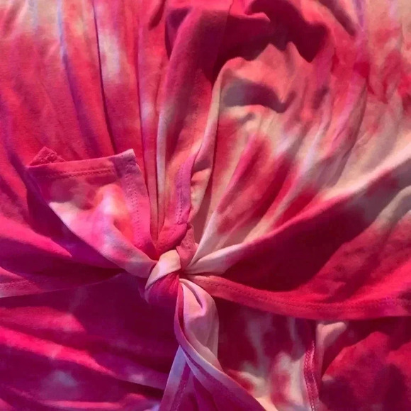 NWT Time & Tru Womenโs Maternity Top Size Medium - Picture 2 of 10